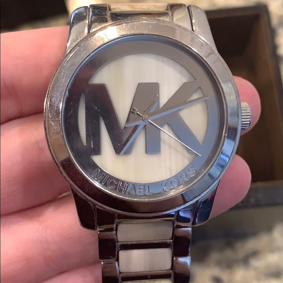 Michael Kors watch - Picture 4 of 6